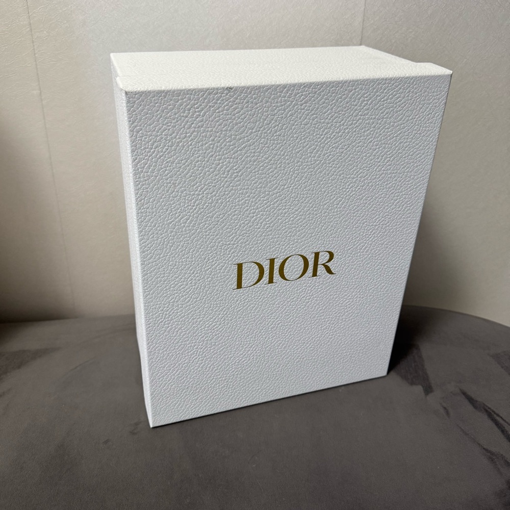 Dior White Box with Gold DIOR Logo
13x10x5.5”